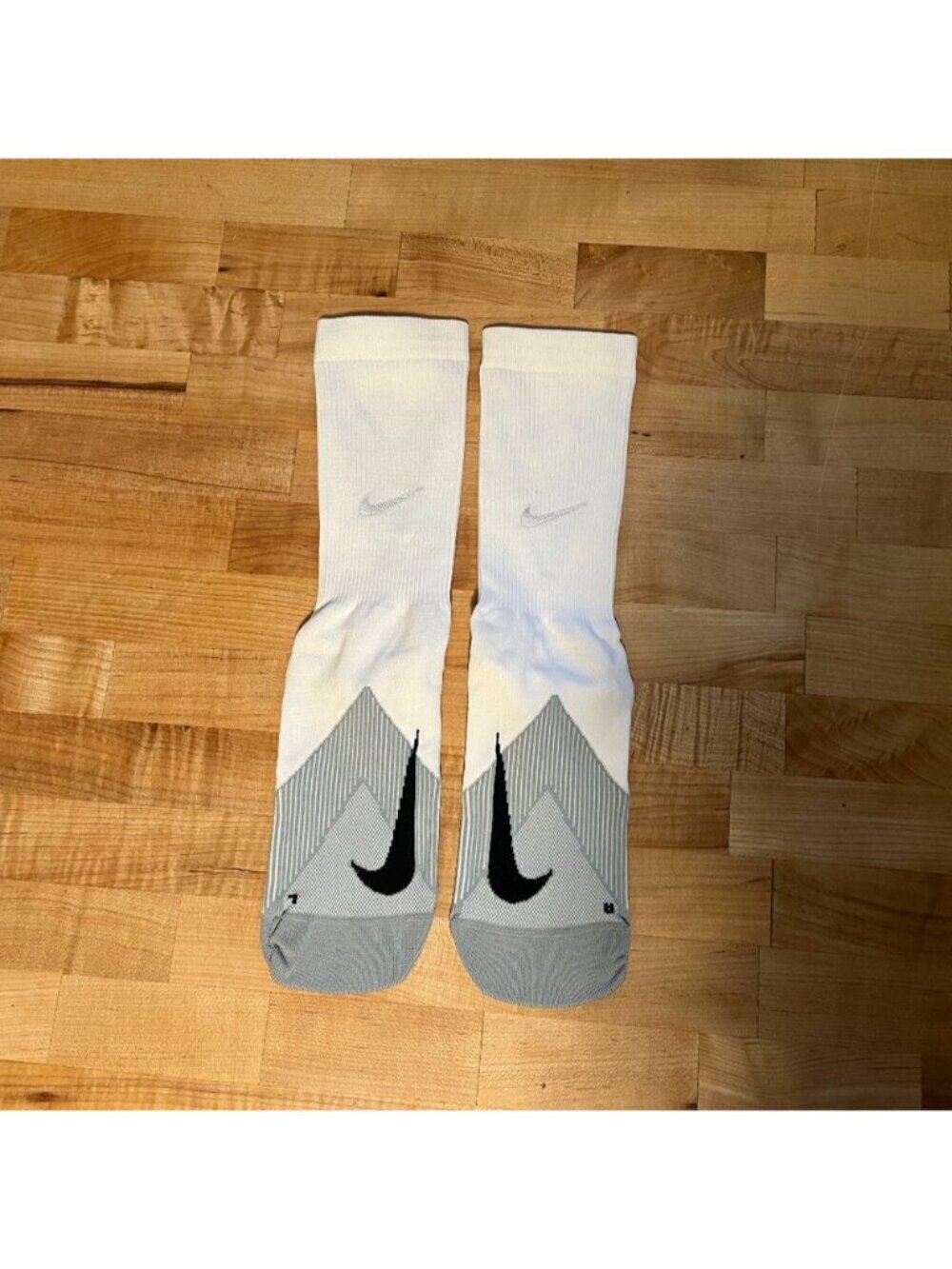 Men's Medium 8-9.5 Nike Spark Lightweight Dri Fit Crew Running Socks